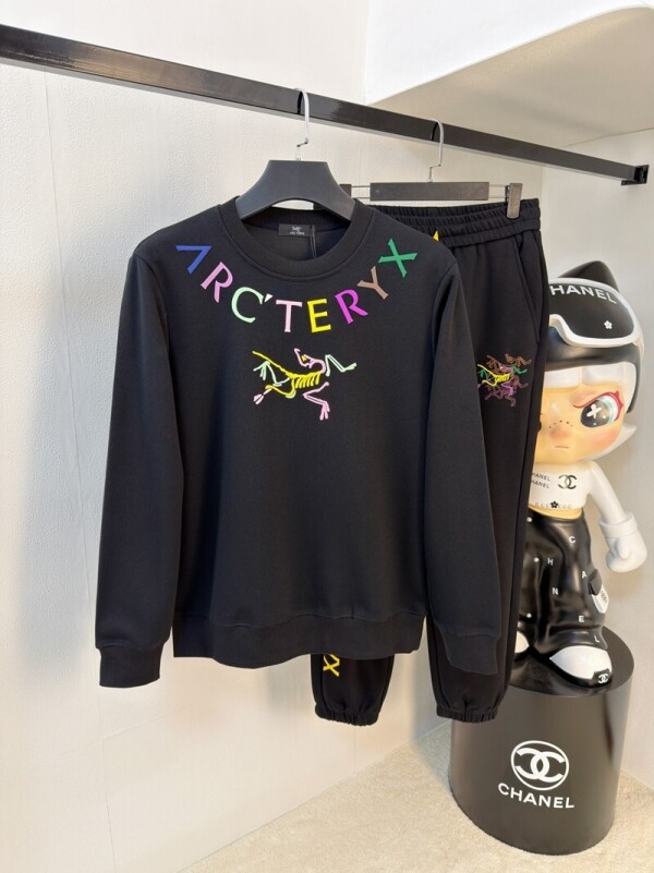 위핑,아크테릭스 ARC TERYX 심플 컴포트 라운드 맨투맨+캐주얼 바지 커플 세트