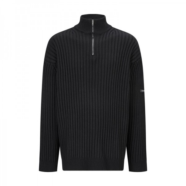 위핑,발렌시아가 BALENCIAGA 실리콘 가죽 라벨 하프집 니트 스웨터