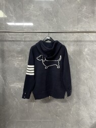 톰브라운 Thom Browne 강아지 자카르 니트 코트