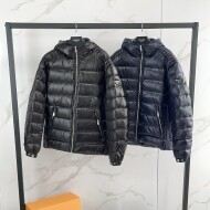 프라다 삼각로고 후드 패딩 점퍼