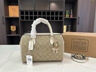 코치 보스턴 베개 가방