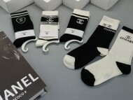 샤넬의 새로운 클래식 미디엄 롱 스타킹