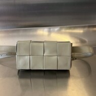 보테가베네타 인트레치아토 카세트 벨트백 651053