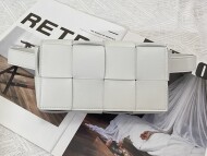 보테가베네타 인트레치아토 카세트 벨트백 651053