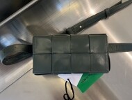 보테가베네타 인트레치아토 카세트 벨트백 651053