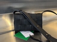 보테가베네타 카세트 크로스백 스몰 730848