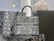 디올 북 토트백