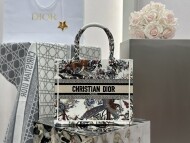 디올 북 토트백