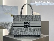 디올 북토트백 미디엄