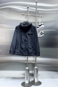 프라다 PRADA 캐주얼 심플 클래식 남성 후드 점퍼