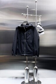 프라다 PRADA 멋스러운 캐주얼 패션 남자 후드 점퍼