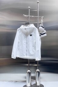프라다 PRADA 멋스러운 캐주얼 패션 남자 후드 점퍼
