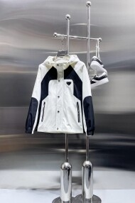 프라다 PRADA 멋스러운 캐주얼 패션 남자 후드 점퍼