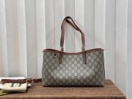 구찌 엠블럼 토트백 미디엄 815213
