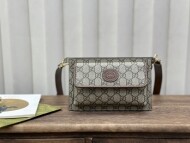 구찌 GG 인터로킹 벨트백 746300