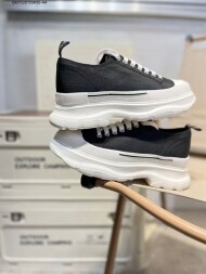 알렉산더 맥퀸 트레드 슬릭 레이스업 스니커즈