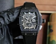 위블로  Hublot 트렌디한 디자인에 기계식 시계