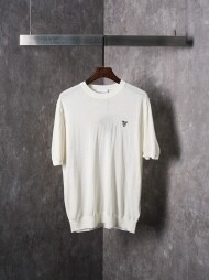 프라다 PRADA 로고 자수 클래식 캐주얼 라운드 니트 반팔