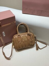 미우미우 마테라쎄 탑핸들 토트백 5BB123