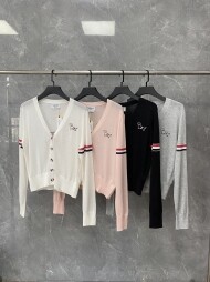 톰브라운 강아지 자수 니트 가디건