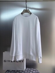 지방시 Givenchy 로고 패턴이 돋보이는 스타일리시한 캐주얼 크루넥 스웨트셔츠