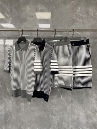 톰브라운 스트라이프 반팔 반바지 세트