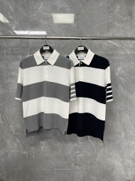 톰브라운 라운드넥 반팔 티셔츠