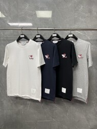 톰브라운 라운드 반팔 티셔츠