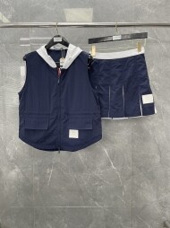 톰브라운 민소매 후드 자켓 스커트 세트