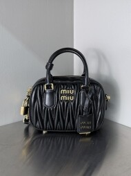 미우미우 아르카디 마테라쎄 나파 가죽백