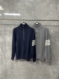 톰브라운 반집업 니트