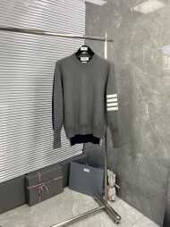 톰브라운 배색 라운드 니트