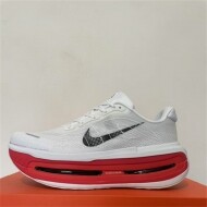 나이키 보메로 프리미엄 화이트 레드 HQ2050-631