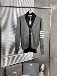 톰브라운 배색 카디건