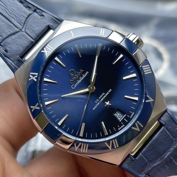 위핑,오메가 컨스텔레이션 코액시얼 마스터 크로노 실버 블루가죽 41mm 시계 131.33.41.21.03.001