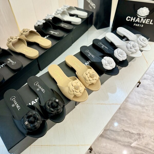 위핑,샤넬 까멜리아 슬리퍼 램스킨 4칼라 G45499