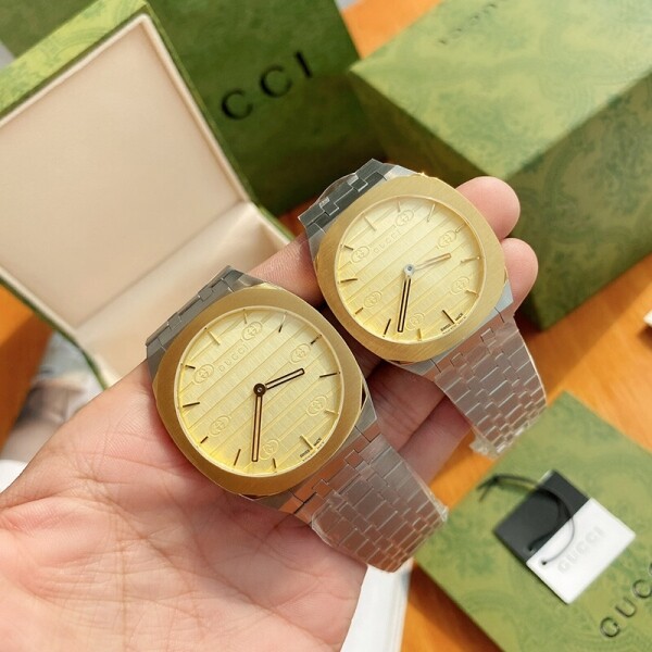위핑,구찌 인터로킹 남녀공용 38mm & 34mm 메탈커플시계 YA163405