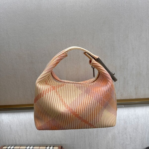 위핑,버버리 토트 탑 핸들백 80820421 MINI PEG DUFFLE BAG (4칼라)