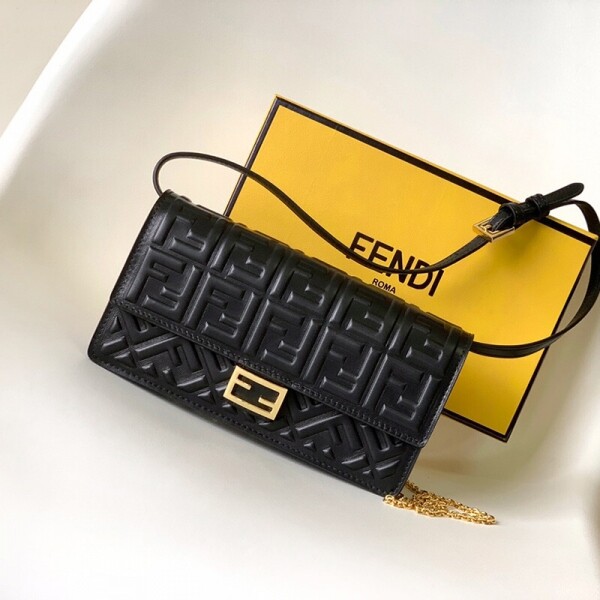 위핑,펜디 FF 로고 바게트 체인 월렛 블랙 2칼라  8M0498 AAJD F0KUR