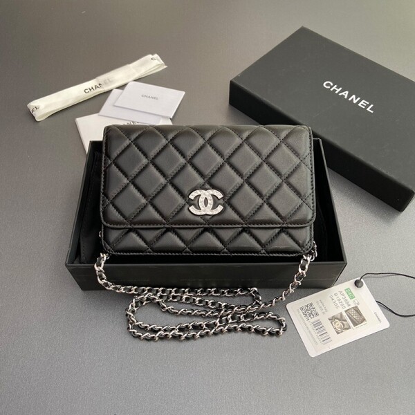 위핑,샤넬 체인지갑 Lambskin, Strass, Silver-Tone Metal 블랙 AP3984 B16265 94305