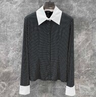샤넬 FW24 로고만 프린트 싱글 긴팔셔츠 블랙화이트 P78128