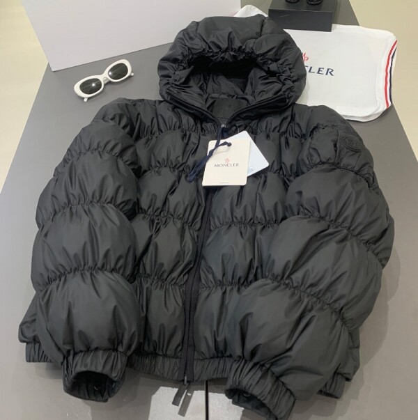 위핑,몽클레어 Medonte 쇼트 여성 패딩 2컬러 J20931A000255973I999