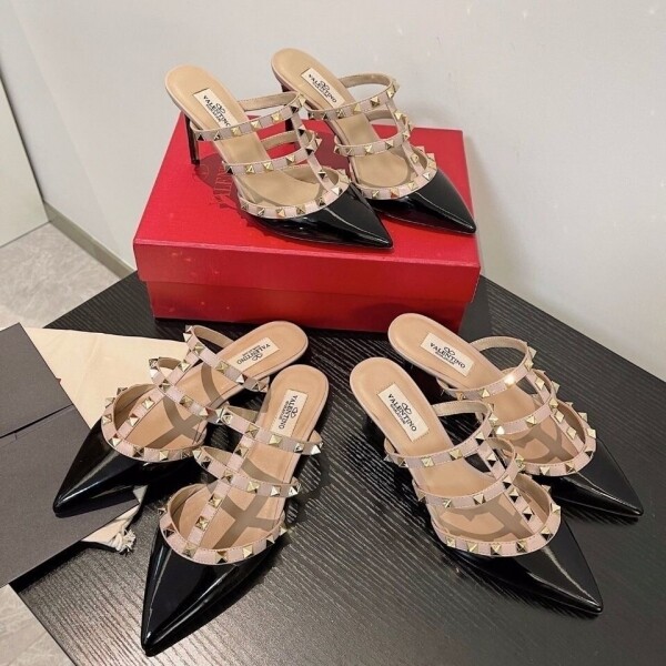 위핑,발렌티노 Valentino 스터드 클래식 샌들