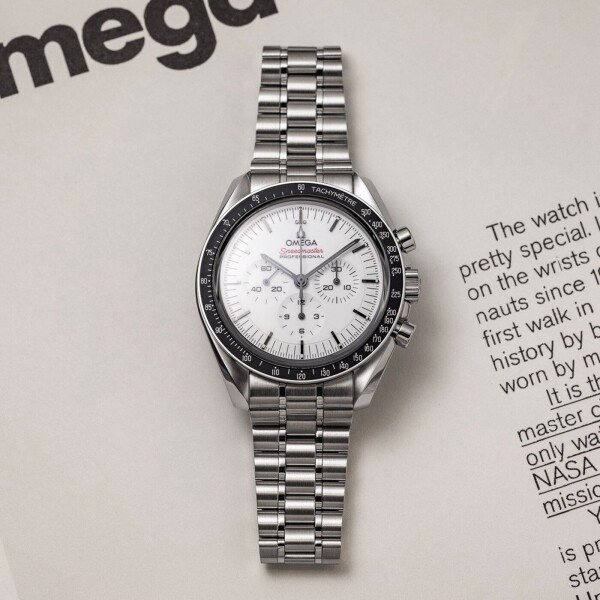 위핑,오메가 OMEGA 2024 스피드마스터 문워치 신규 화이트 다이얼 42MM 시계 310.30.42.50.04.001