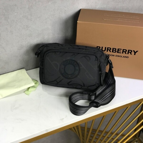 위핑,버버리 모노그램 전용로고 와이드 숄더 코튼 카메라백 남성 크로스백 8029989