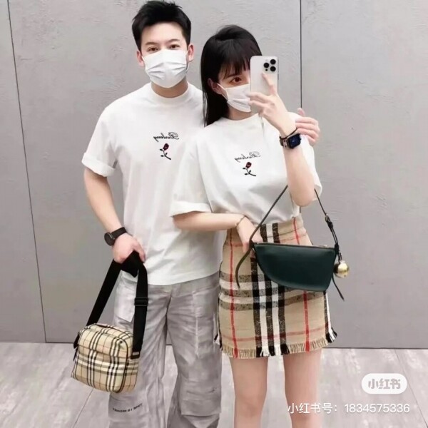 위핑,버버리 레터링 식물프린트 라우드 맨투맨 반팔 티셔츠 2컬러 80837281