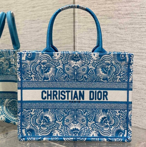 위핑,디올 Book Tote 미디엄 백 셀레스티얼  D-Butterfly Paisley 자수 M1296ZEEP_M64I