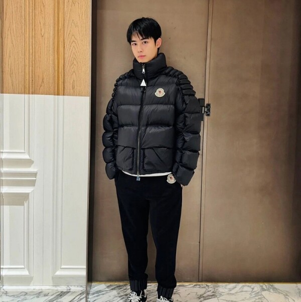 블링크,몽클레르 X 크리스토퍼 락시 콜라보하이넥 남여공용 2컬러 I20961A00011M3485999 +