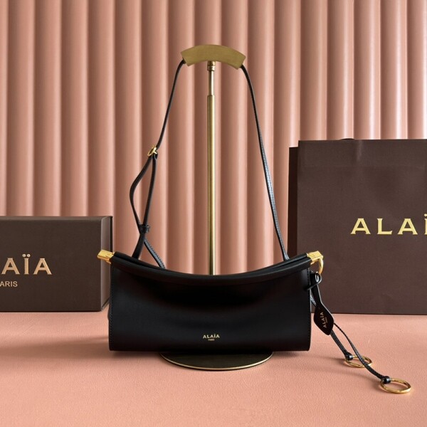 블링크,알라이아 렉탱귤러 지퍼 가죽 숄더 백 M AA1S01430CA214