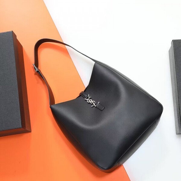 블링크,생로랑 Le 5 A 7 Supple 르 57 서플 레더 라지 숄더백 은장 블랙 753837